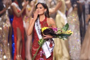 Miss Universo 2021 Andrea Meza y premio de 10 mil dólares a Lenka Nemer