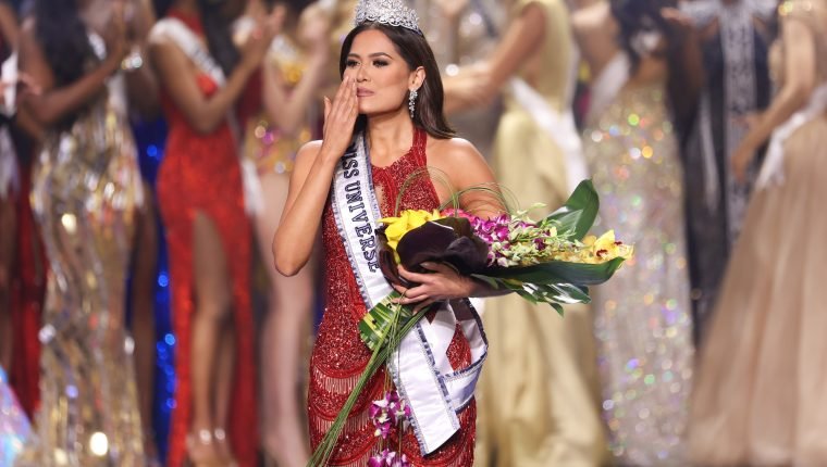 Miss Universo 2021 Andrea Meza y premio de 10 mil dólares a Lenka Nemer