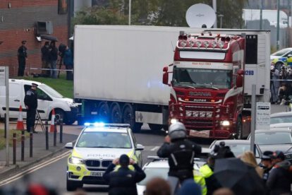 Camión que llevaba los cuerpos sin vida de los 39 ciudadanos chinos