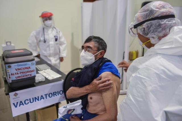 Vacunación masiva en La Paz y El Alto