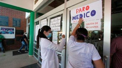 paro de médicos en Santa Cruz por falta de pago de sueldos