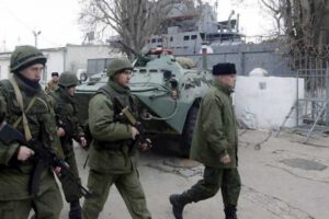 Militar ruso abre fuego en base militar