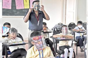 Vacunación para maestros en Bolivia