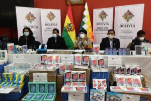 Insumos tecnológicos incautados entregados al Ministerio de Educación