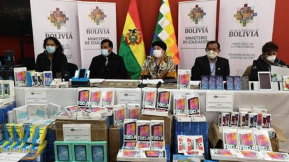 Insumos tecnológicos incautados entregados al Ministerio de Educación