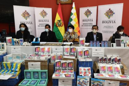Insumos tecnológicos incautados entregados al Ministerio de Educación