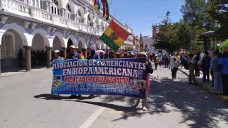 Gremiales marchan en contra del Decreto Supremo 28761