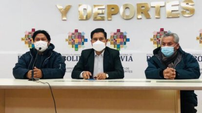 Vacuna anticovid para maestros en Bolivia