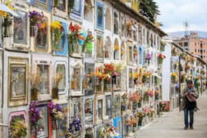 Ingreso al Cementerio General de La Paz para evitar aglomeraciones