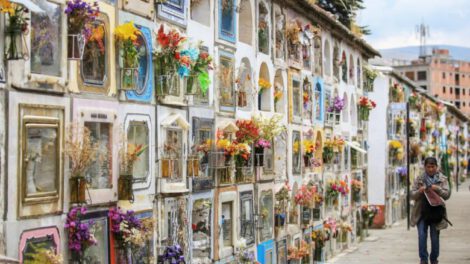 Ingreso al Cementerio General de La Paz para evitar aglomeraciones