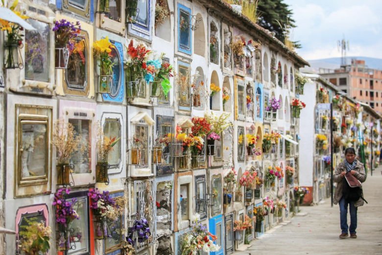 Ingreso al Cementerio General de La Paz para evitar aglomeraciones