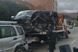 Colisión múltiple en La Paz dejando al menos siete personas heridas
