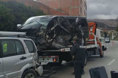 Colisión múltiple en La Paz dejando al menos siete personas heridas
