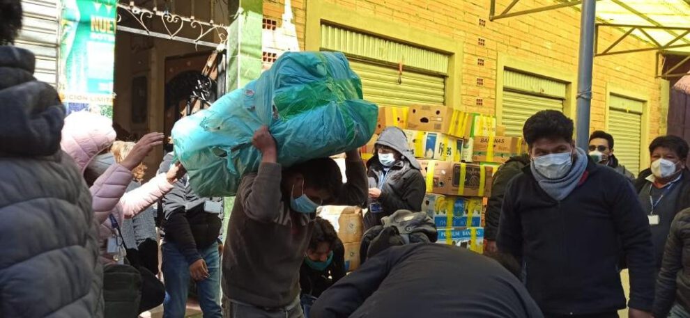 Comiso de ropa usada en El Alto