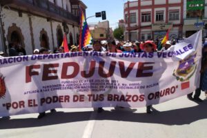 Marcha de la Fedjuve en Oruro apoyando al partido de Gobierno