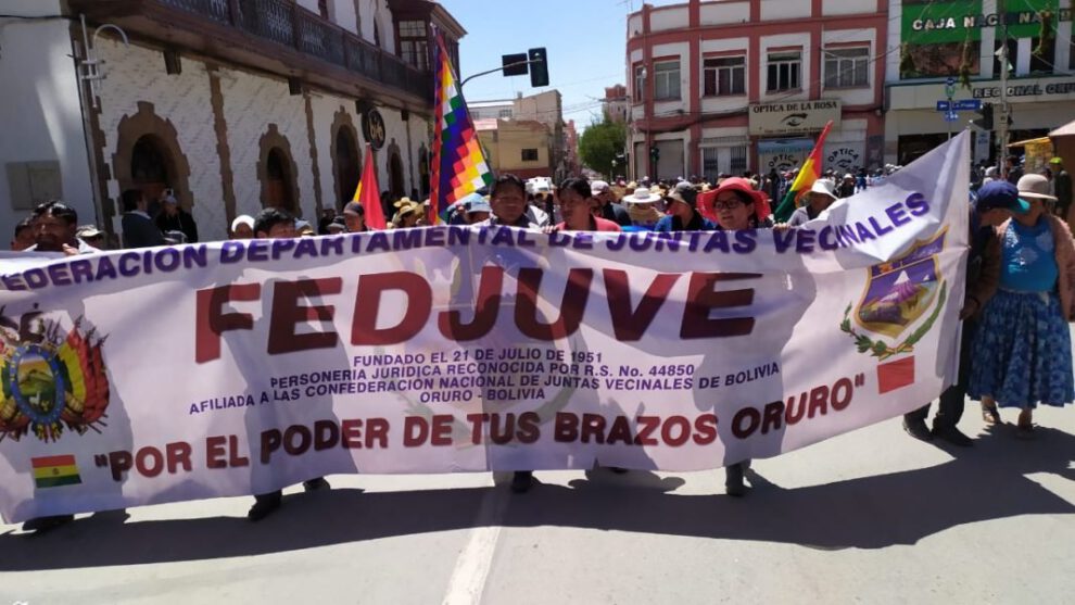 Marcha de la Fedjuve en Oruro apoyando al partido de Gobierno