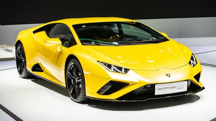 Creyente casi muere tras ayunar más de un mes para recibir un Lamborghini