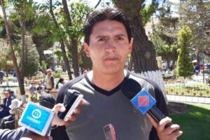 Pablo Rodríguez, representantes de las juntas de padres de familia del distrito de Oruro