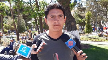 Pablo Rodríguez, representantes de las juntas de padres de familia del distrito de Oruro