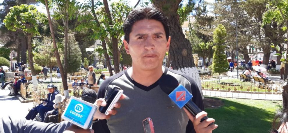 Pablo Rodríguez, representantes de las juntas de padres de familia del distrito de Oruro