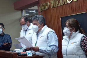 Médicos suspenden paro para ayudar a contener los contagios masivos de Covid-19