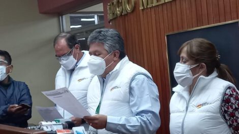 Médicos suspenden paro para ayudar a contener los contagios masivos de Covid-19