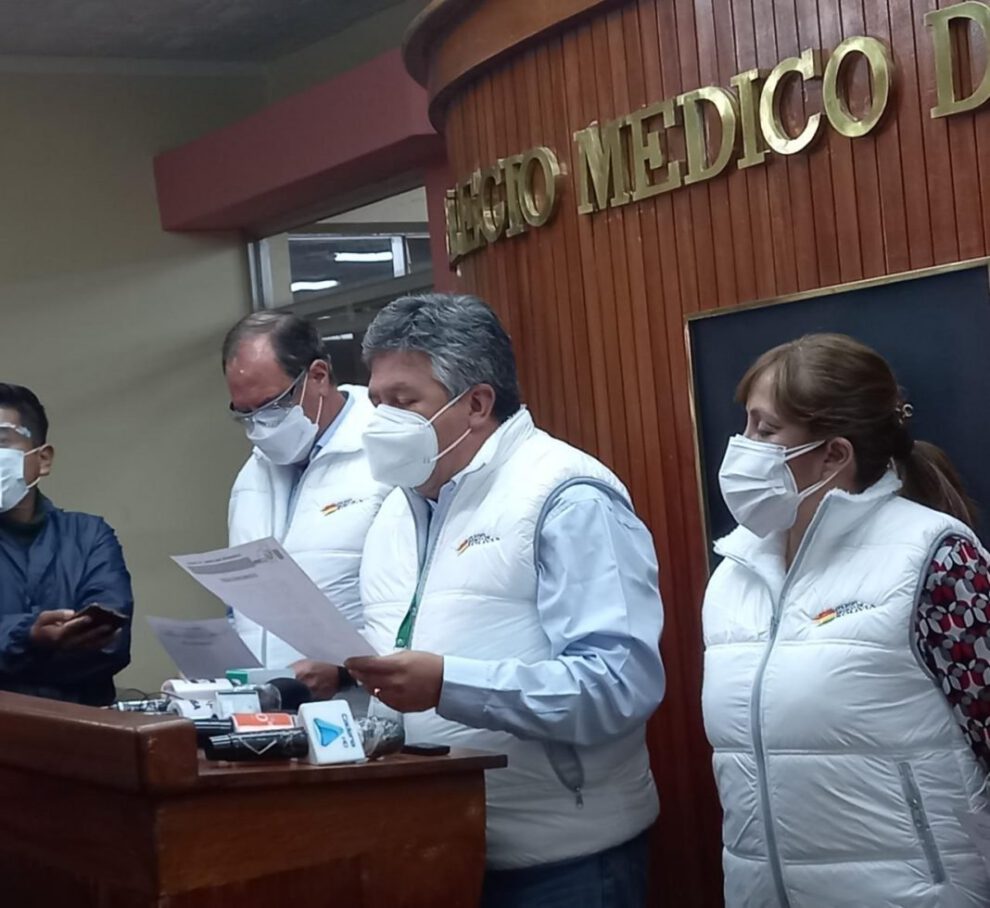 Médicos suspenden paro para ayudar a contener los contagios masivos de Covid-19