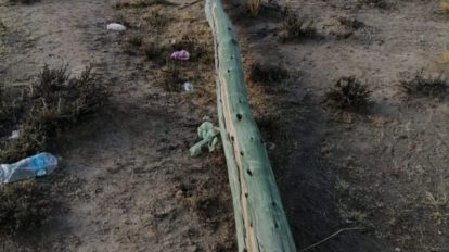 Camión arrastra línea de fibra óptica en Oruro