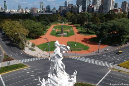 Vacunas en Argentina y el confinamiento estricto del Gobierno