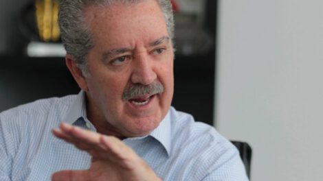 Cristóbal Roda habla sobre la falta de un plan de reactivación económica en Bolivia