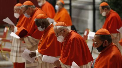 Vaticano endurece penas pedofilia