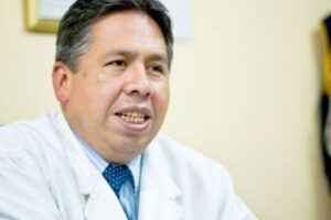 Imagen referencial del presidente del Colegio Médico de Bolivia, Luis Larrea