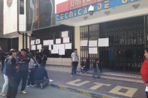 Estudiantes de la UTO piden la renuncia del ejecutivo de la FUL