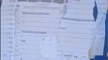 material electoral en basurero en el Mercado Yungas de La Paz