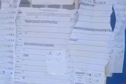 material electoral en basurero en el Mercado Yungas de La Paz