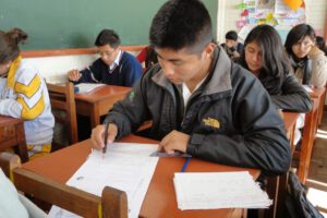 Bachilleres destacados reciben incentivo de 1.000 bolivianos