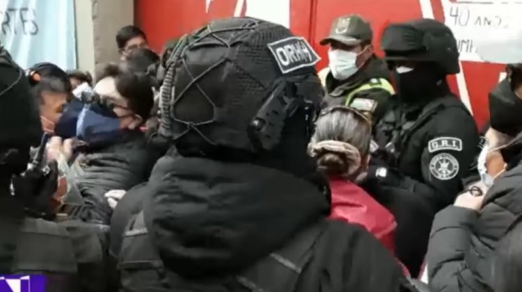 Protestas por falta de vacunas en La Paz y El Alto