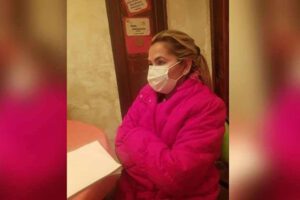 Jeanine Añez sufre una descompensación durante la audiencia del caso Gases Lacrimógenos