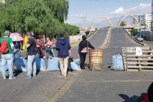 paro cívico en Bolivia con bloqueos en las calles