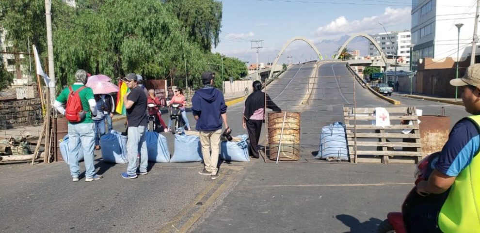 paro cívico en Bolivia con bloqueos en las calles