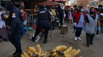 Sanciones a comerciantes en Cochabamba por no usar barbijo