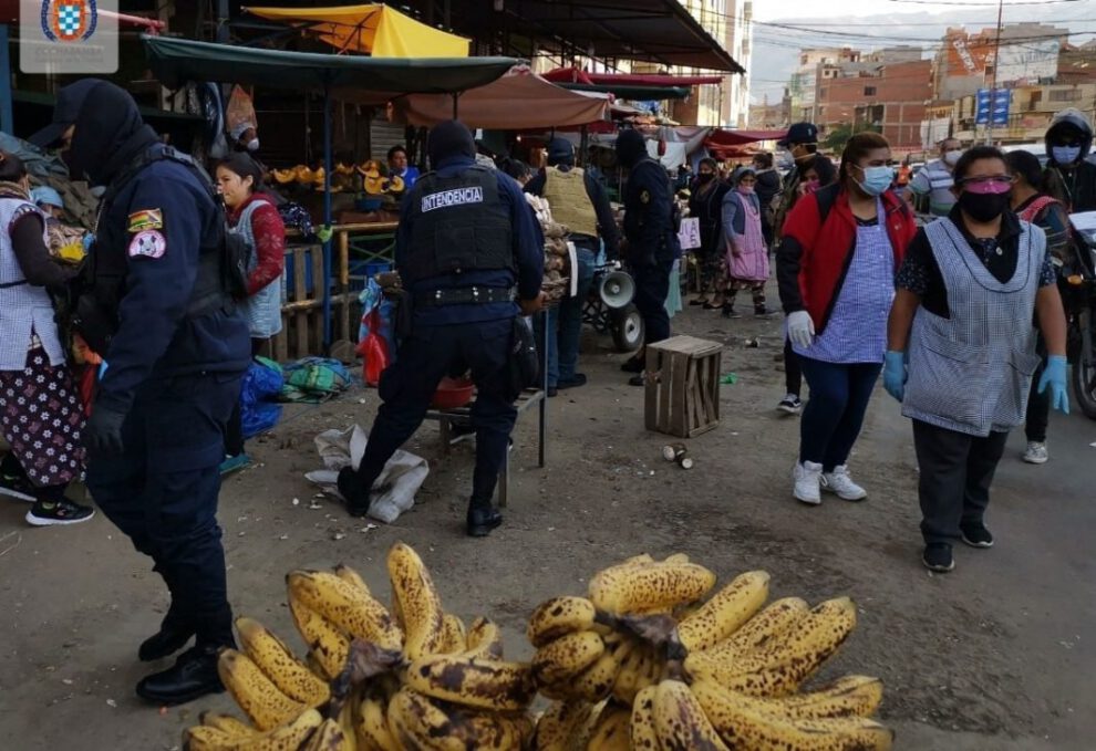 Sanciones a comerciantes en Cochabamba por no usar barbijo
