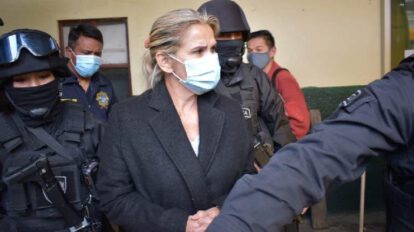 Decretos para la compra de gases lacrimógenos de Jeanine Añez