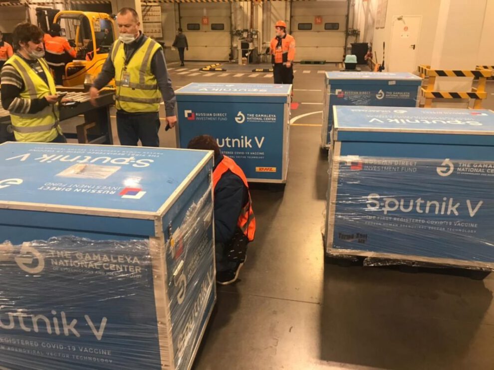 Bolivia recibe un lote de 100 mil vacunas Sputnik V