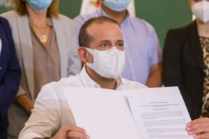 Gobernador de Santa Cruz presenta proyecto de ley para que gobiernos regionales importen vacunas anticovid