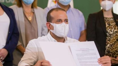 Gobernador de Santa Cruz presenta proyecto de ley para que gobiernos regionales importen vacunas anticovid