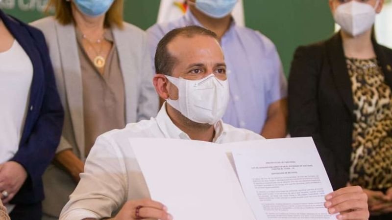 Gobernador de Santa Cruz presenta proyecto de ley para que gobiernos regionales importen vacunas anticovid