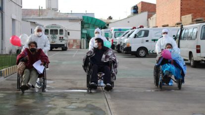 Adultos mayores vencen Covid-19 en la Caja Nacional de Salud