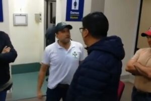 Fernando Camacho retenido en el aeropuerto de El Alto