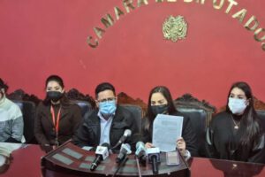 Acción Popular Liberen las vacunas ya presentada por legisladores de oposición